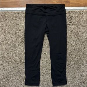 Lululemon Woman 6 Black Running Capris Bottom Hem Seams Inside Drawstring Waist